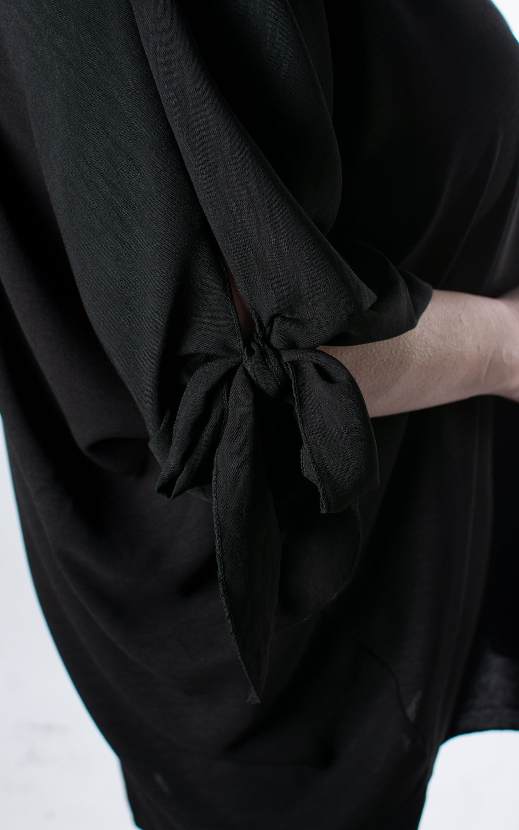 Whoopi Bow Sleeve Top | Black